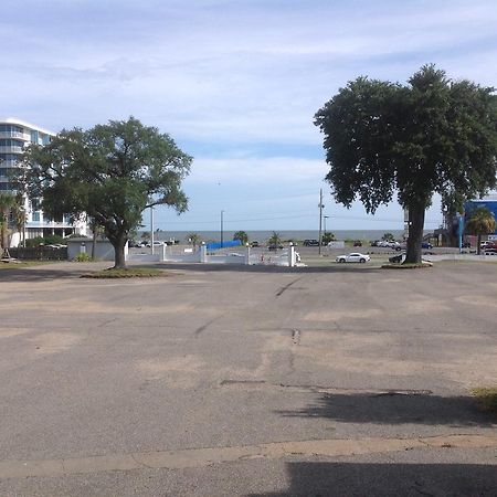 Flamingo Beach Inn Biloxi Exterior photo